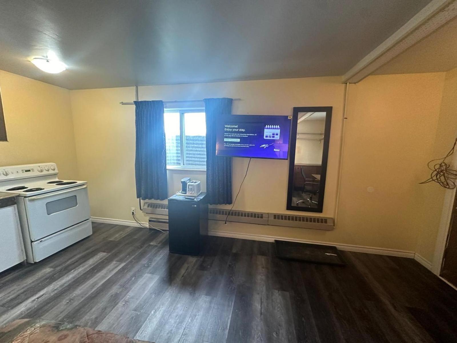 Pine Ridge Motel Тимминс Экстерьер фото